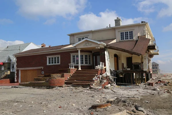 Destruyó la casa de playa cuatro meses después del huracán sandy — Stockfoto