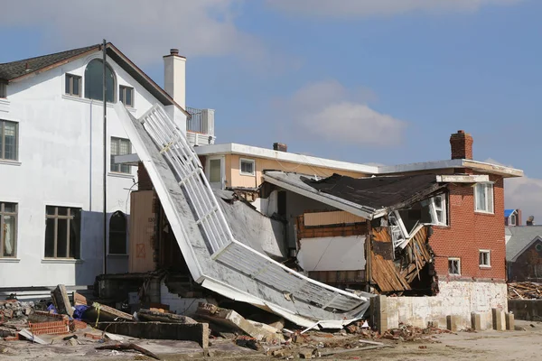 Förstörde strandhus fyra månader efter orkanen sandy — Stockfoto