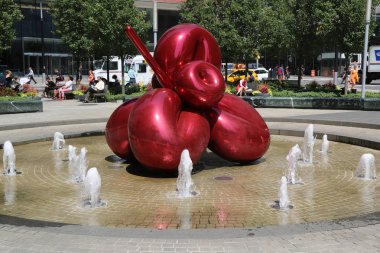 kırmızı balon çiçek tarafından jeff koons 7 Dünya Ticaret Merkezi