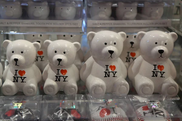 New York City souvenirs on display in Manhattan — Stock Photo, Image