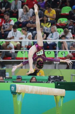 Çin yelpaze yılın kadın takım final Artistik Jimnastik, 2016 Rio Olimpiyat Oyunları, denge aleti olay sırasında yarışıyor