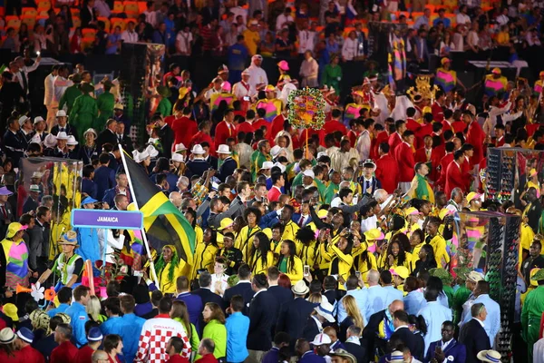 リオ 2016 年のオリンピックがリオ ・ デ ・ ジャネイロのマラカナン スタジアムで式典に行進したオリンピック ジャマイカ選手団 — ストック写真