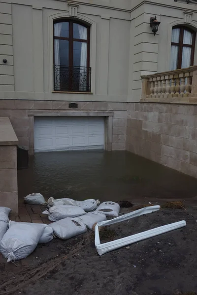 Całkowicie zalany garaż w następstwie huraganu Sandy w Far Rockaway, Nowy Jork — Zdjęcie stockowe