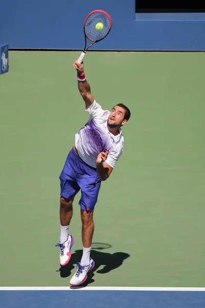 Grand-Slam-Champion Marin Cilic aus Kroatien in Aktion während seines vierten Matches bei den US Open 2015 im nationalen Tenniszentrum — Stockfoto