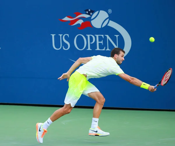 Jogador profissional de tênis Grigor Dimitrov da Bulgária em ação durante US Open 2016 round three match — Fotografia de Stock