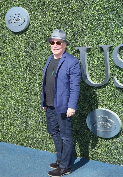 American musician, singer-songwriter and actor Paul Simon at the red carpet before US Open 2016 men's final match — Stock Photo, Image