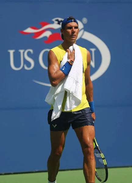 Der fünfzehnmalige Grand-Slam-Champion Rafael Nadal aus Spanien trainiert für die US Open 2017 — Stockfoto