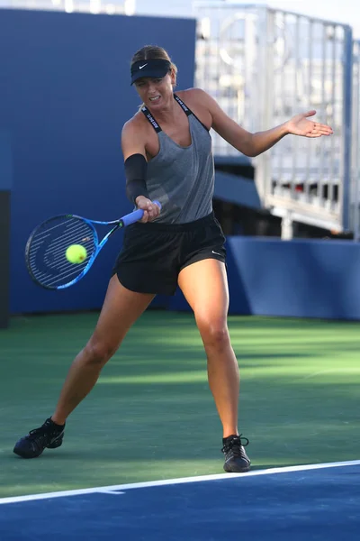 Beş kez Grand Slam şampiyonu Maria Sharapova Rusya Federasyonu bize açık 2017 için uygulamalar — Stok fotoğraf