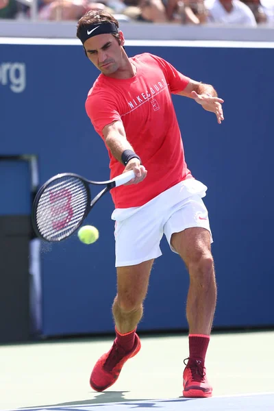 Diciannove volte campione del Grande Slam Roger Federer of Switzerland si allena per gli US Open 2017 — Foto Stock