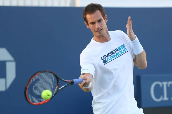 Le champion du Grand Chelem Andy Murray s'entraîne pour l'US Open 2017 — Photo