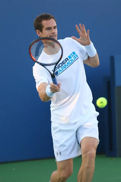 Le champion du Grand Chelem Andy Murray s'entraîne pour l'US Open 2017 — Photo