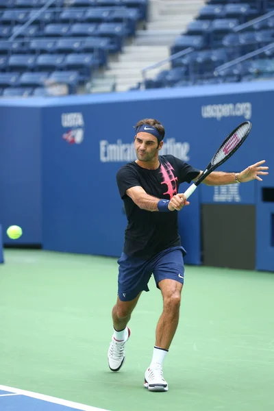 On dokuz kez Grand Slam şampiyonu Roger Federer İsviçre uygulamaları bize açık 2017 — Stok fotoğraf