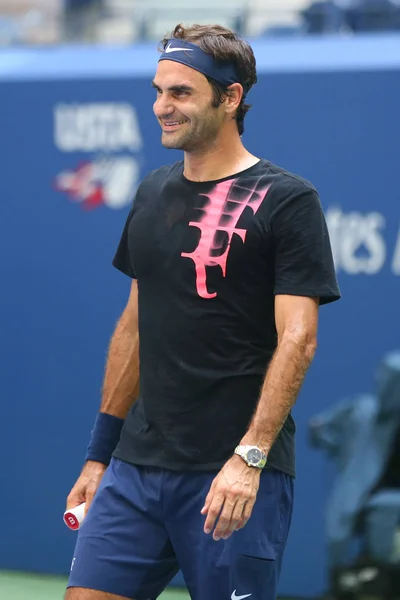 On dokuz kez Grand Slam şampiyonu Roger Federer İsviçre uygulamaları bize açık 2017 — Stok fotoğraf