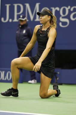 Billie Jean King Ulusal Tenis merkezi New York'ta onun bize açık 2017 ilk turu maç sonra beş kez Grand Slam şampiyonu Maria Sharapova Rusya'nın zafer kutluyor