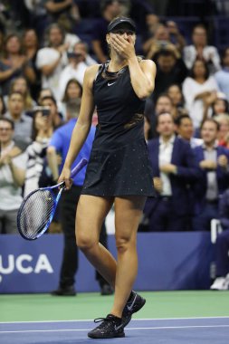 Billie Jean King Ulusal Tenis merkezi New York'ta onun bize açık 2017 ilk turu maç sonra beş kez Grand Slam şampiyonu Maria Sharapova Rusya'nın zafer kutluyor