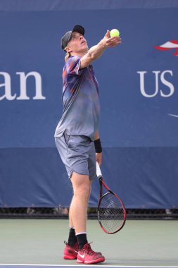 Profesyonel tenis oyuncusu Denis Shapovalov Kanada eylem onun bize açık 2017 sırasında ilk tur maç 