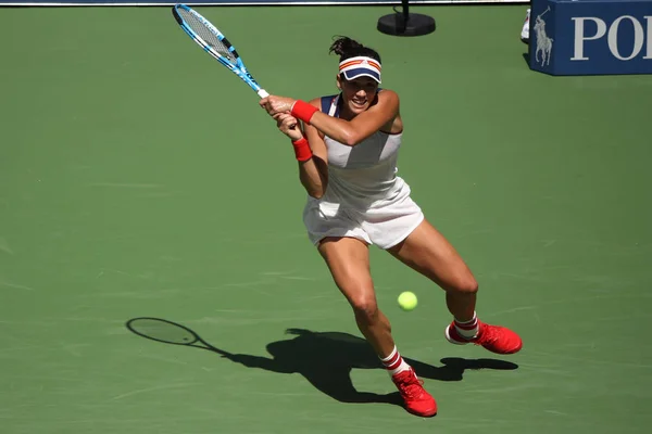 Grand Slam mestari Garbina Muguruza Espanjan toiminnassa hänen US Open 2017 ensimmäisen kierroksen ottelussa — kuvapankkivalokuva