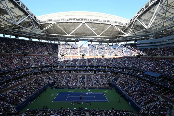 Стадион имени Артура Эша в Национальном теннисном центре Billie Jean King во время дневной сессии US Open 2017 — стоковое фото