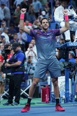 Grand Slam şampiyonu Juan Martin Del Porto Arjantin zafer onun bize açık 2017 çeyrek final maçında sonra kutluyor.