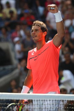 Onun bize açık 2017 yuvarlak sonra 4 maç Grand Slam şampiyonu İspanya Rafael Nadal zafer kutluyor