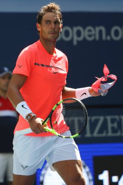 Onun bize açık 2017 yuvarlak sonra 4 maç Grand Slam şampiyonu İspanya Rafael Nadal zafer kutluyor