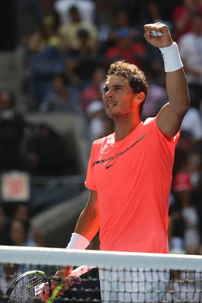 Grand Slam champion Rafael Nadal van Spanje viert overwinning na zijn ons Open 2017 ronde 4 wedstrijd — Stockfoto