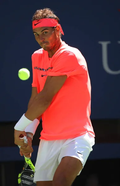 Onun bize açık 2017 yuvarlak 4 maç sırasında eylem Grand Slam şampiyonu İspanya Rafael Nadal — Stok fotoğraf