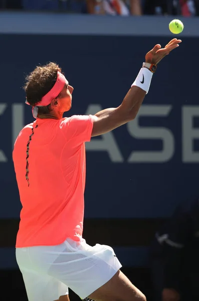 Campione del Grande Slam Rafael Nadal di Spagna in azione durante il suo US Open 2017 turno 4 partita — Foto Stock