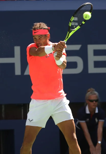 Le champion du Grand Chelem Rafael Nadal d'Espagne en action lors de son US Open 2017 round 4 match — Photo