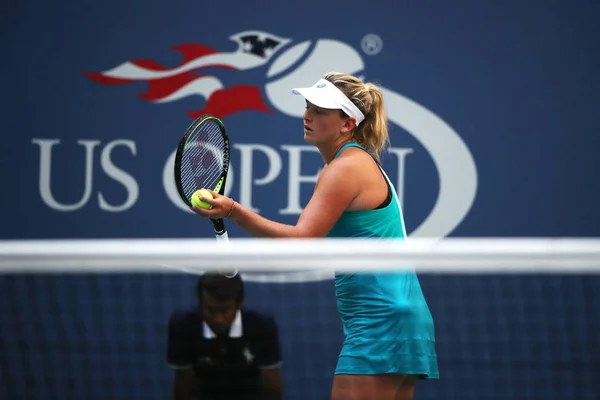 Professional tennis player CoCo Vandeweghe of United States in action during her US Open 2017 round 4 — Stock Photo, Image
