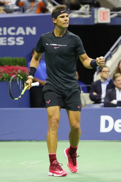 Grand Slam şampiyonu İspanya Rafael Nadal onun bize açık 2017 yarı final maç sırasında eylem — Stok fotoğraf