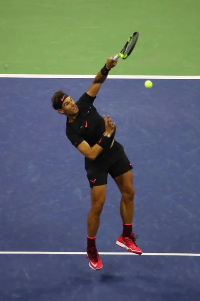 Grand Slam şampiyonu İspanya Rafael Nadal onun bize açık 2017 yarı final maç sırasında eylem — Stok fotoğraf