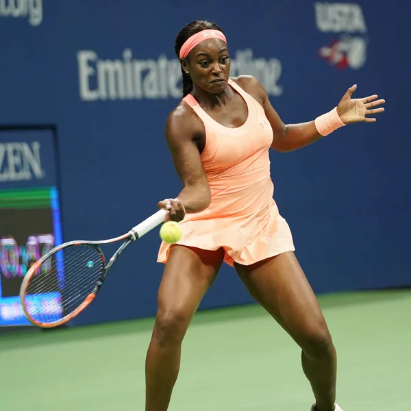 Eylem bize açık 2017 onun yarı final maç sırasında profesyonel tenis oyuncusu Sloane Stephens Amerika Birleşik Devletleri — Stok fotoğraf