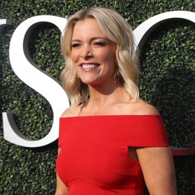 ABD'li gazeteci ve politika yorumcusu Megyn Kelly bize açık 2017 açılış gecesi töreni önce mavi halı üzerinde