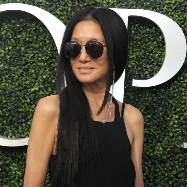 La créatrice de mode américaine Vera Wang sur le tapis bleu avant la cérémonie d'ouverture de l'US Open 2017 — Photo