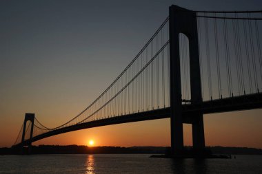 뉴욕에서 석양 베라자노 다리