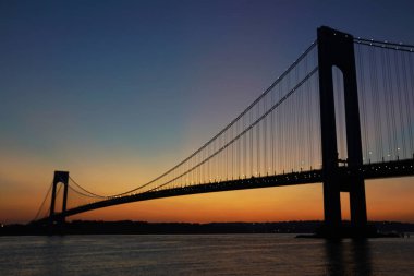 뉴욕에서 석양 베라자노 다리