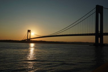 뉴욕에서 석양 베라자노 다리