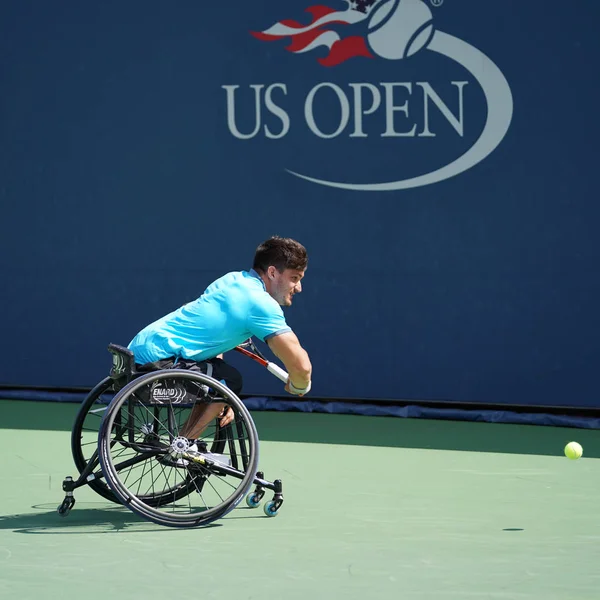 Arjantinli tekerlekli sandalye tenis oyuncusu Gustavo Fernandez eylem sırasında bize açık 2017 tekerlekli sandalye erkekler tekler yarı final