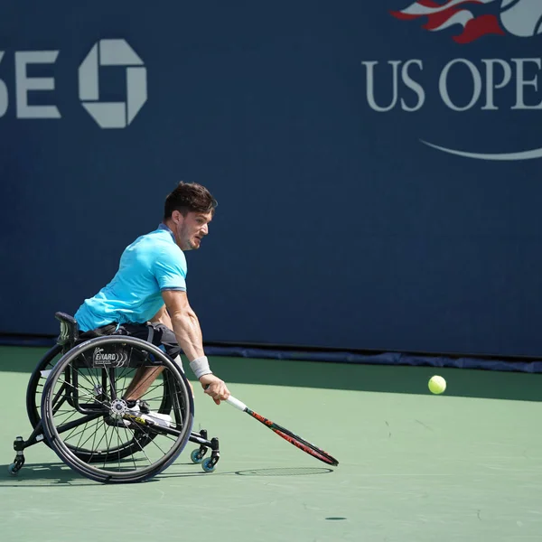 Tenista argentino en silla de ruedas Gustavo Fernández en acción durante semifinal US Open 2017 Silla de ruedas Individual Masculina — Foto de Stock