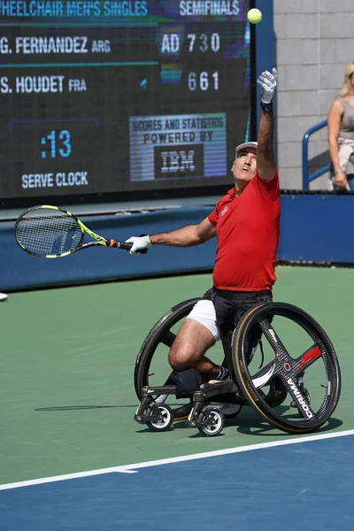 Nás Open 2017 vozíčkářů singly mistr Stephane Houdet Francie v akci během semifinále dvouhra vozíčkářů — Stock fotografie