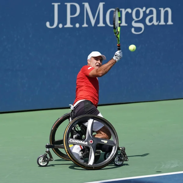 Oss öppna 2017 rullstol mäns Singles champion Stephane Houdet av Frankrike i aktion under rullstol herrarnas singel semifinal — Stockfoto