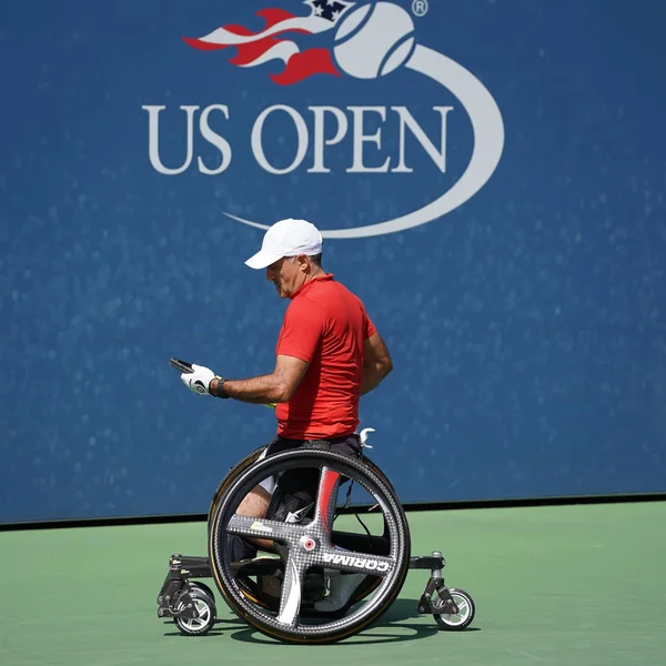 US Open 2017 Silla de ruedas Campeón Individual Masculino Stephane Houdet de Francia en acción durante la semifinal Silla de ruedas Individual Masculina — Foto de Stock