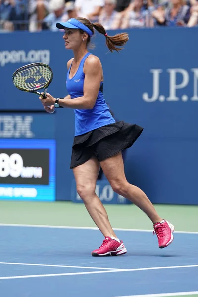 Martina Hingis, campeona de dobles mixtos del US Open 2017 en acción durante el partido final —  Fotos de Stock