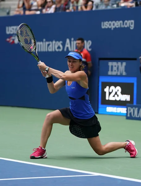 Martina Hingis, campeona de dobles mixtos del US Open 2017 en acción durante el partido final — Foto de Stock