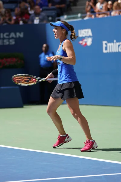 Martina Hingis, campeona de dobles mixtos del US Open 2017 en acción durante el partido final —  Fotos de Stock