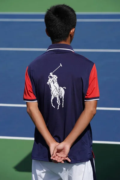 Bola menino em ação durante US Open 2017 jogo — Fotografia de Stock