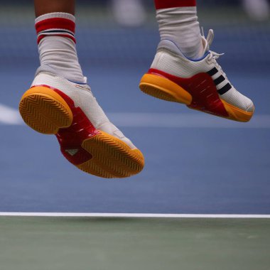 Profesyonel tenis oyuncusu Mikhail Youzhny Rusya'nın bize açık 2017 maç sırasında özel Adidas Tenis ayakkabı giymiyor