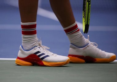 Profesyonel tenis oyuncusu Mikhail Youzhny Rusya'nın bize açık 2017 maç sırasında özel Adidas Tenis ayakkabı giymiyor