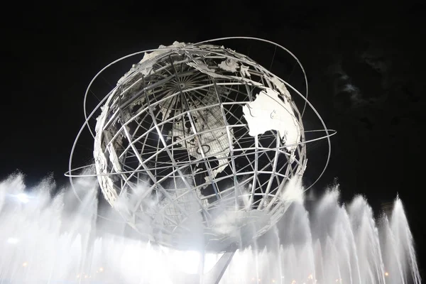 1964 Feria Mundial de Nueva York Unisphere por la noche — Foto de Stock